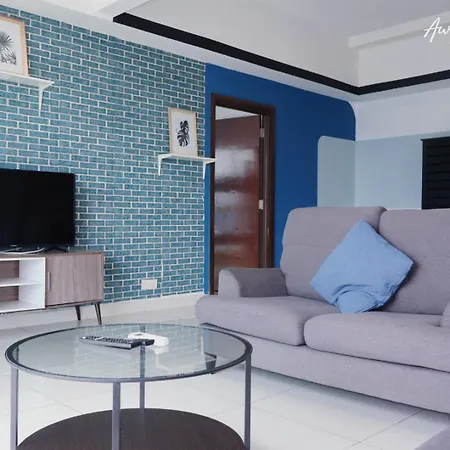 Nj Homestay Hostel At Regalia Residence